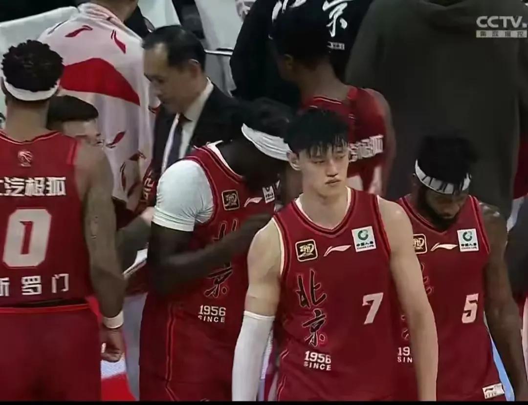 CBA排名一夜大变，四强基本已定，广东与浙江八强席位岌岌可危！(图2)
