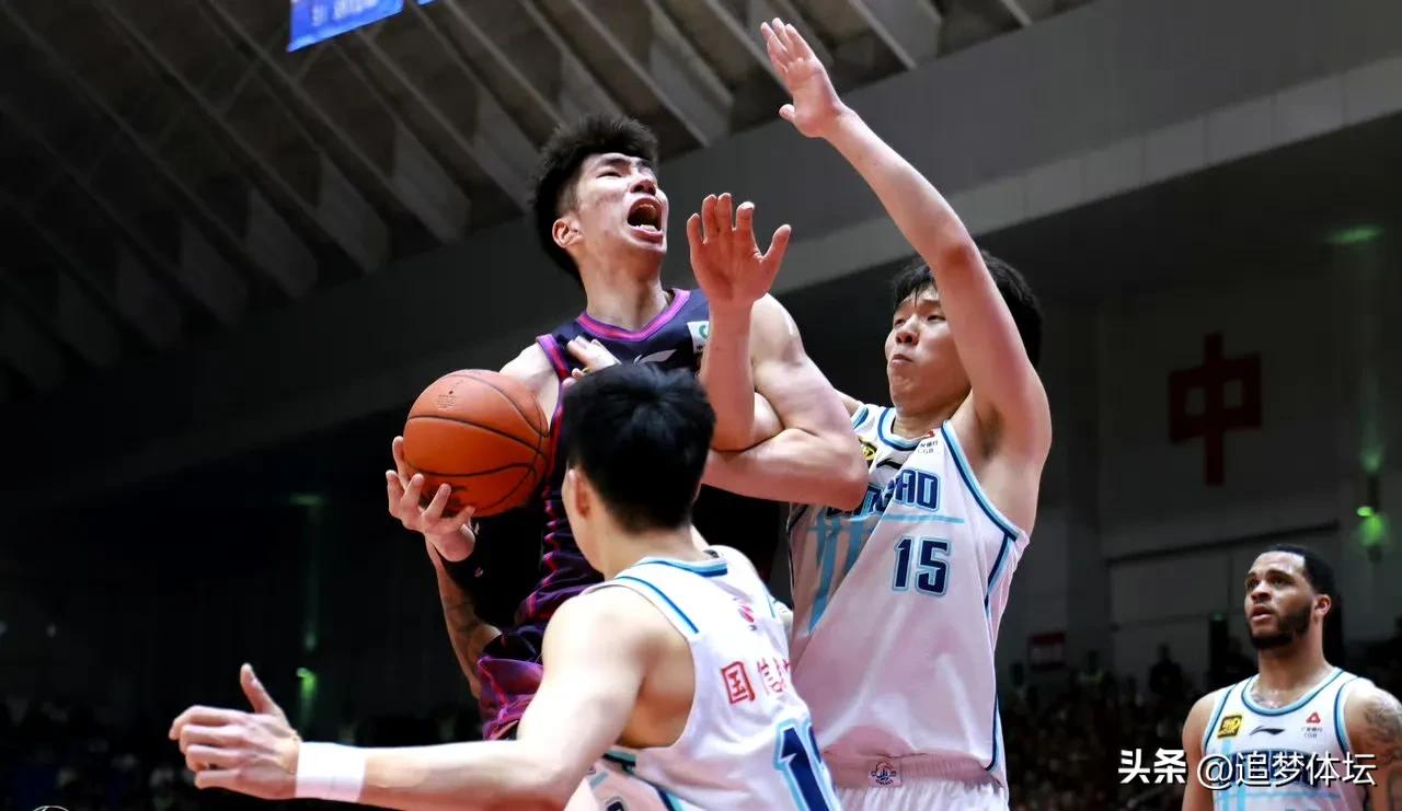 CBA疯狂一夜:青岛惨败+决胜局隐患重重,新疆险胜晋级+迎疆辽大战(图3)