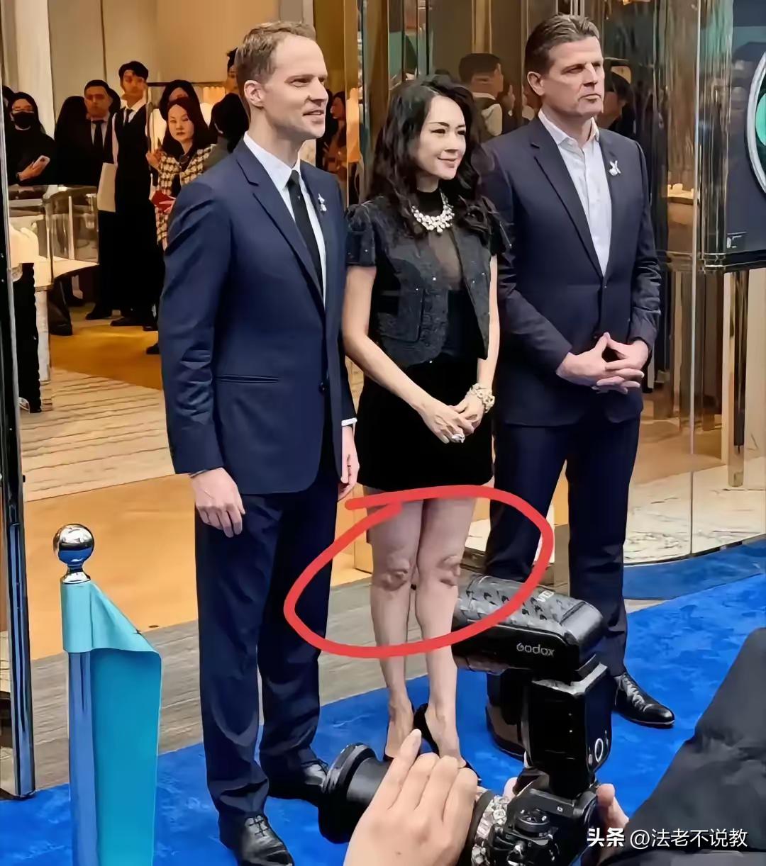46岁章子怡现身成都，离开美颜滤镜，真实状态曝光，膝盖尤为吸睛(图25)