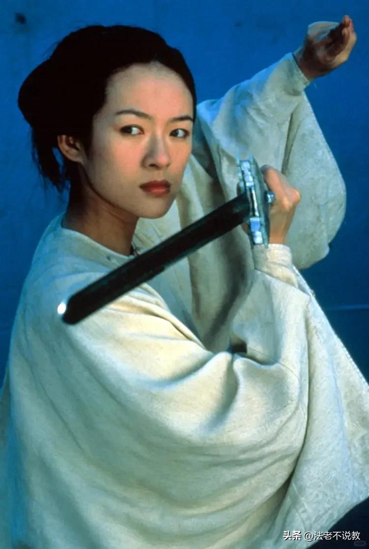 46岁章子怡现身成都，离开美颜滤镜，真实状态曝光，膝盖尤为吸睛(图28)