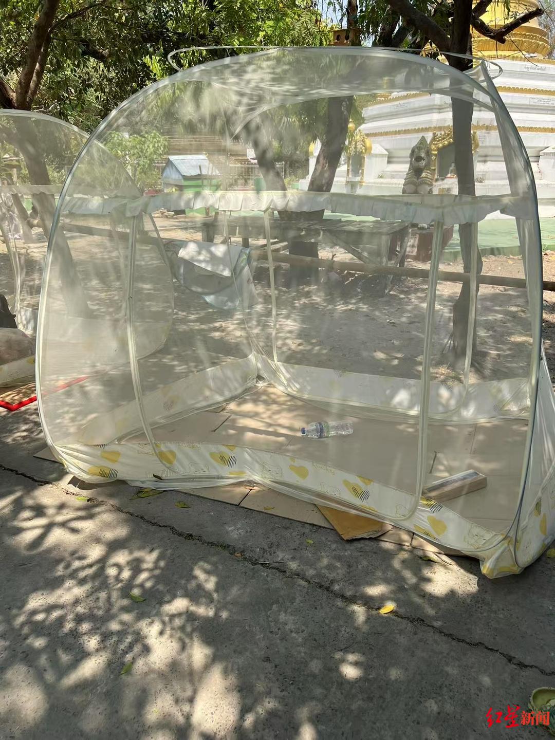 曼德勒一宾馆垮塌严重，男子为寻找同事在废墟守了三天，地震时两人通话20秒就断了(图3)