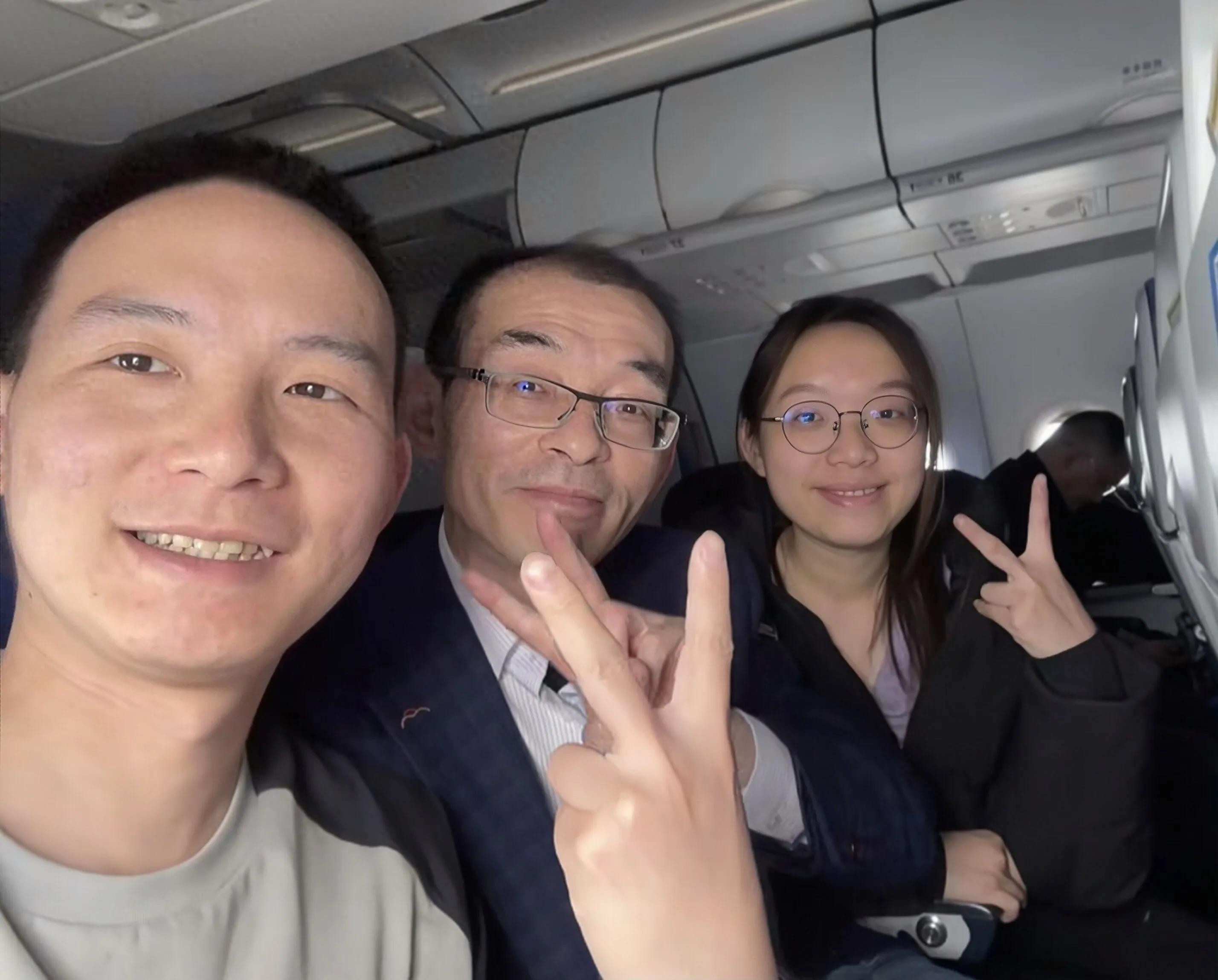失算了！谢爸离婚时间线曝光，另一儿子照片被扒，谢浩男口碑翻车(图1)