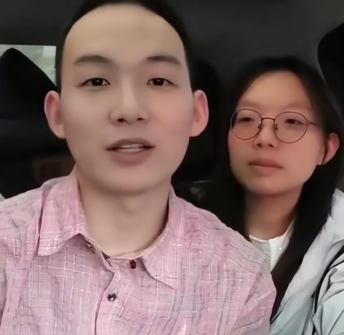 失算了！谢爸离婚时间线曝光，另一儿子照片被扒，谢浩男口碑翻车(图2)