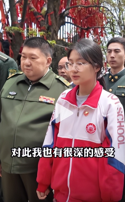 不搜不知道，一搜吓一跳，小姑娘不仅来自101高中还是钢琴才女！(图7)
