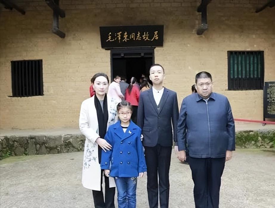 不搜不知道，一搜吓一跳，小姑娘不仅来自101高中还是钢琴才女！(图14)