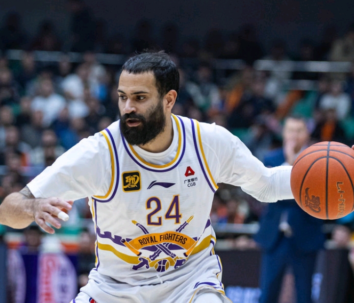 103-104！CBA十冠王轰然倒下，遭3分绝杀！爱将21分，主帅沉默了(图3)
