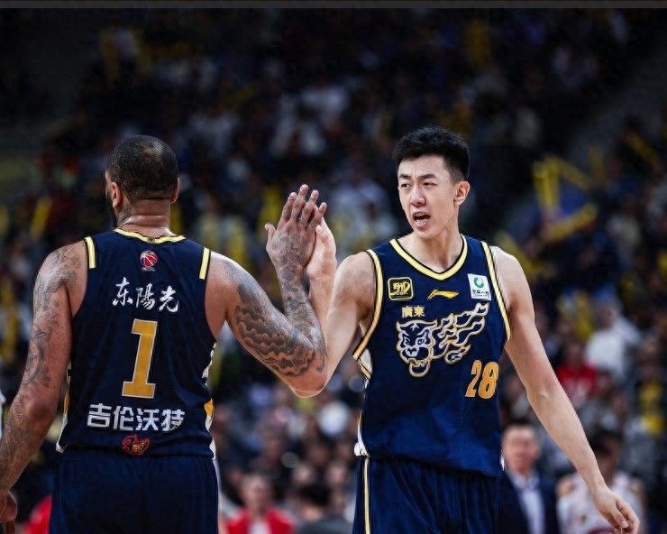 103-104，CBA十冠王轰然倒下！加时遭三分绝杀，杜锋爱将12分(图1)