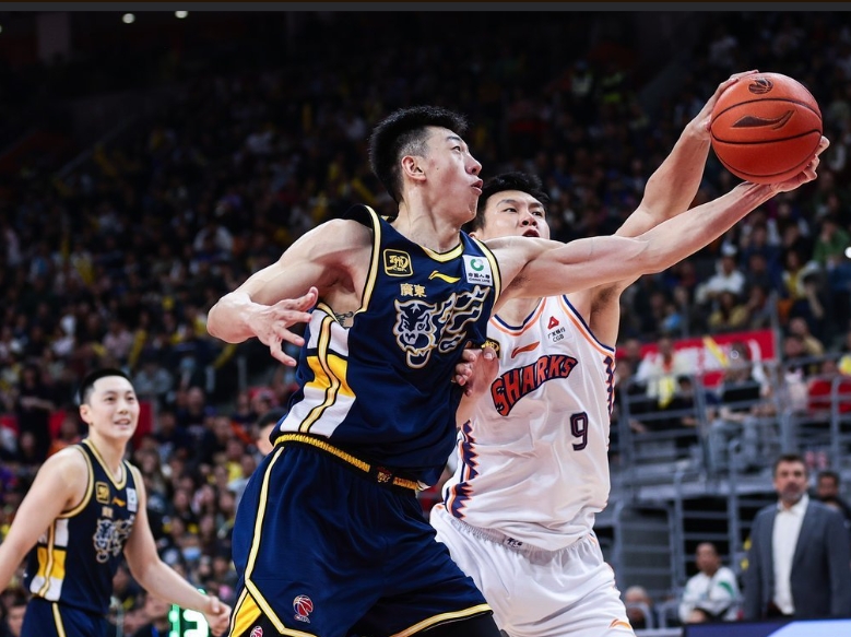 103-104，CBA十冠王轰然倒下！加时遭三分绝杀，杜锋爱将12分(图2)